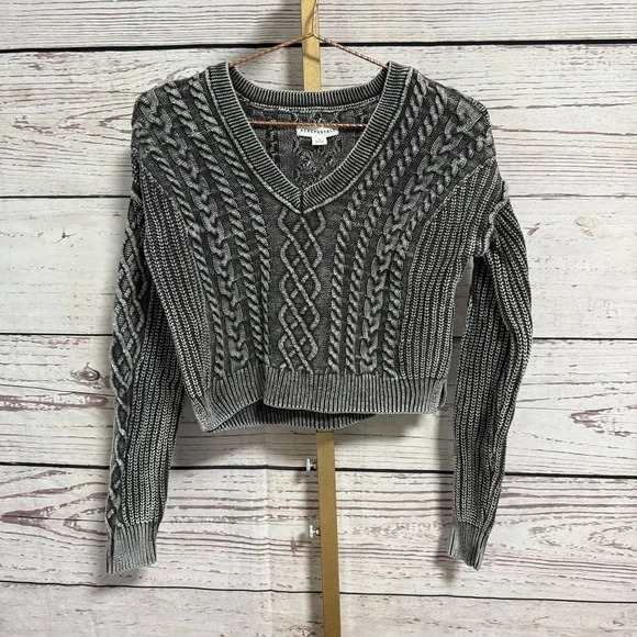 Aeropostale Slouchy Cable-Knit Cropped V-Neck Sweater - Grey Acid Wash - Picture 3 of 9